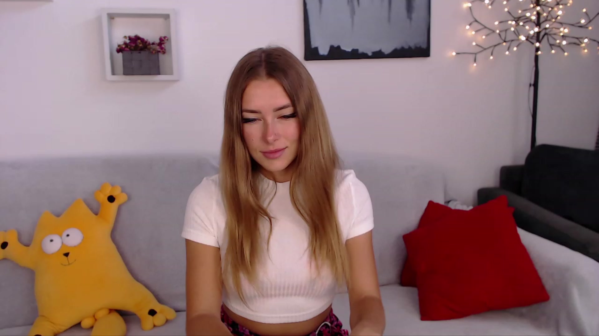 Gallery image thumbnail from SimonsWife's myfreecams stream on, 09/18/2023, 10:06 image 9 of 20