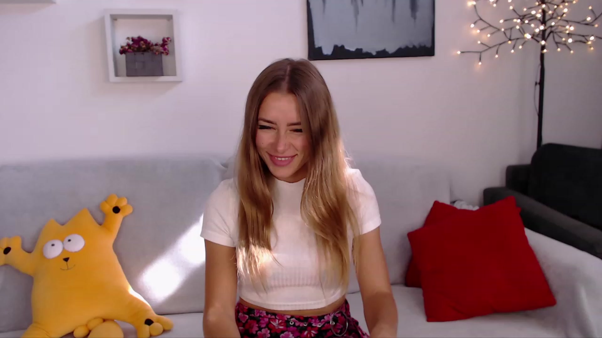Gallery image thumbnail from SimonsWife's myfreecams stream on, 09/18/2023, 11:27 image 13 of 20