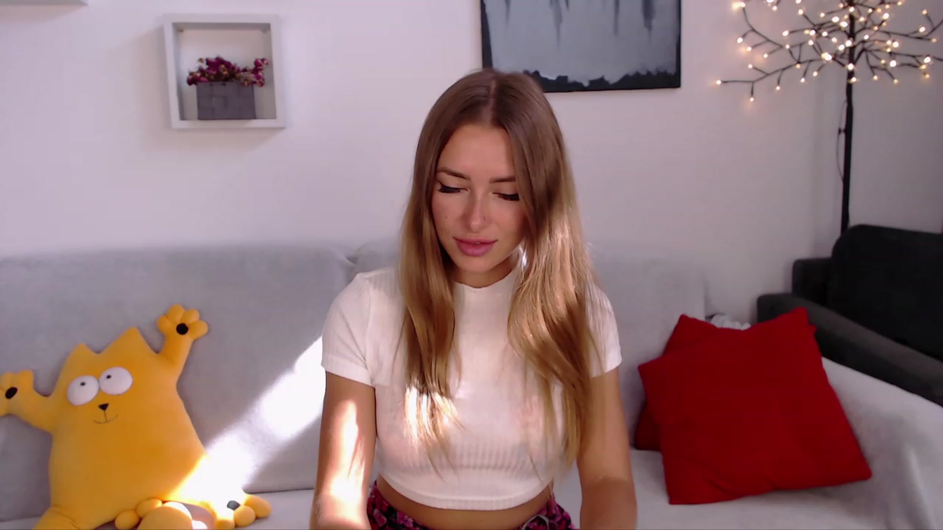 Gallery image thumbnail from SimonsWife's myfreecams stream on, 09/18/2023, 11:27 image 8 of 20