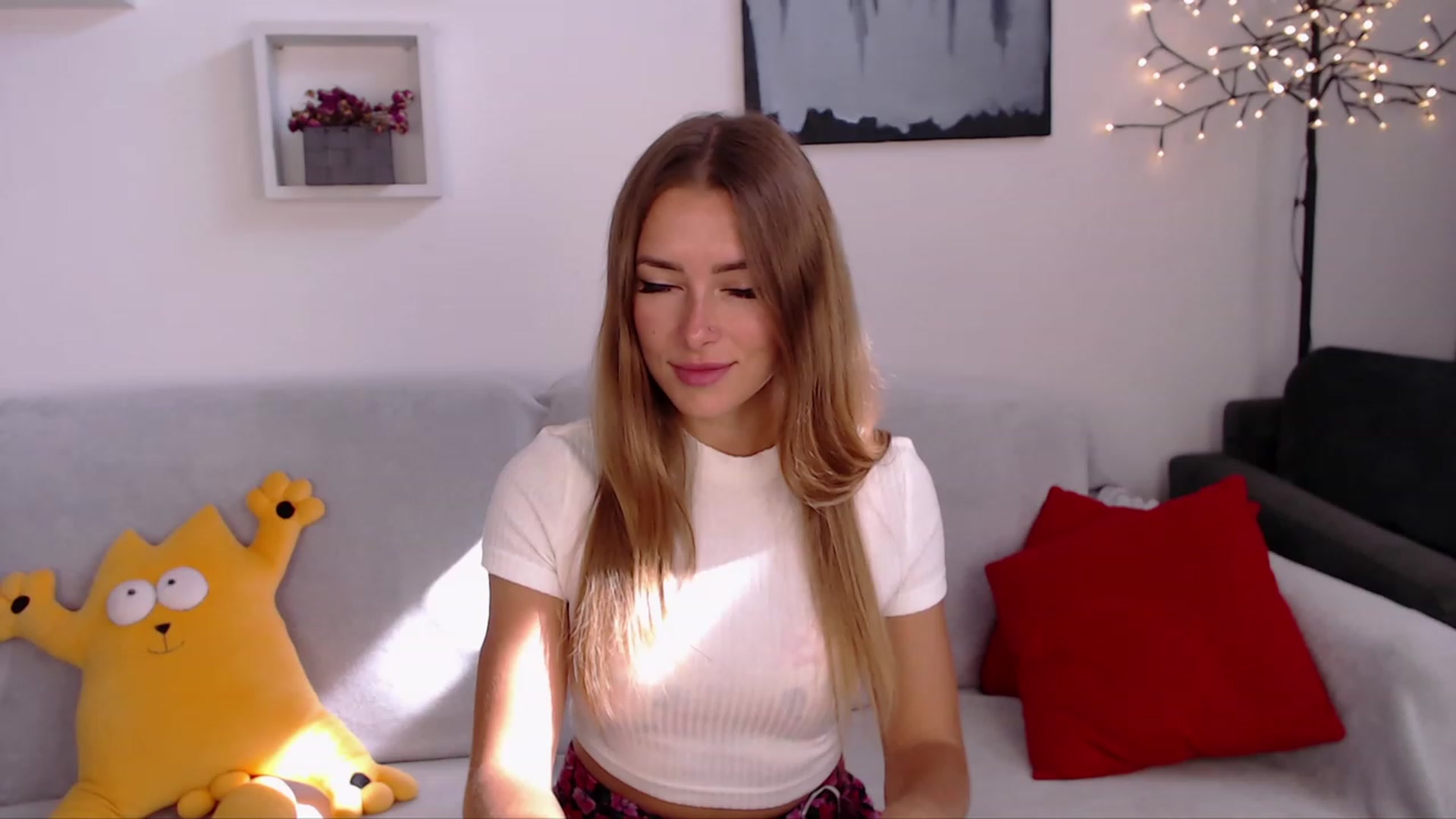 Gallery image thumbnail from SimonsWife's myfreecams stream on, 09/18/2023, 11:27 image 3 of 20