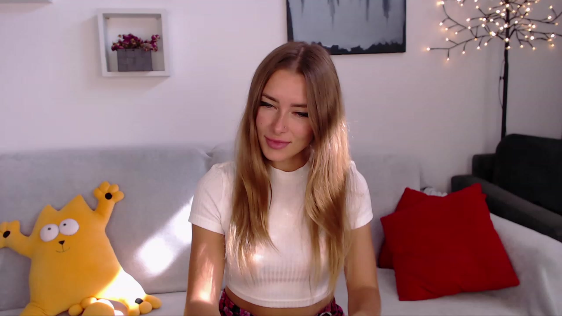 Gallery image thumbnail from SimonsWife's myfreecams stream on, 09/18/2023, 11:27 image 15 of 20