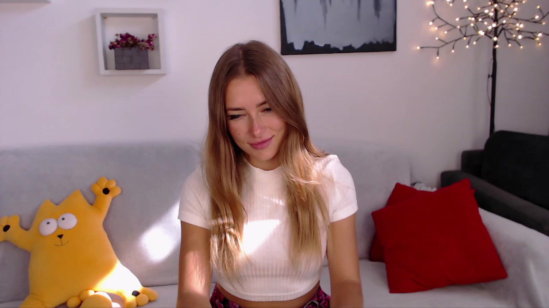 Gallery image thumbnail from SimonsWife's myfreecams stream on, 09/18/2023, 11:27 image 17 of 20