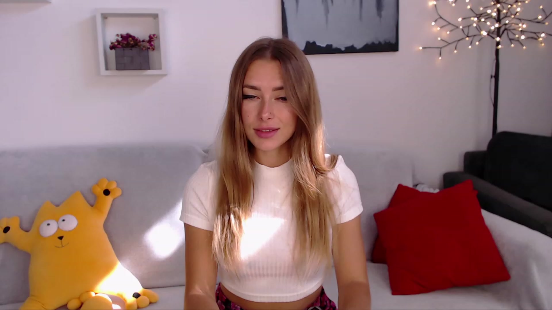Gallery image thumbnail from SimonsWife's myfreecams stream on, 09/18/2023, 11:27 image 19 of 20