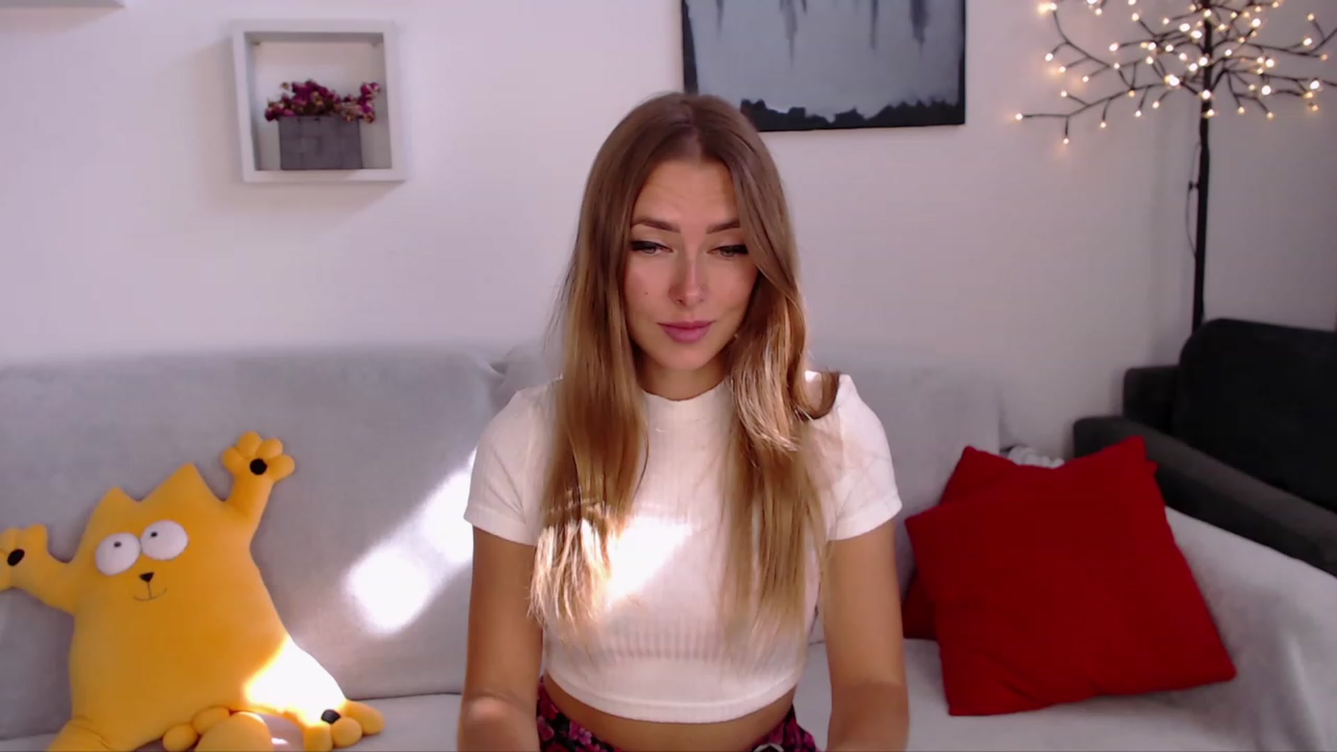 Gallery image thumbnail from SimonsWife's myfreecams stream on, 09/18/2023, 11:27 image 18 of 20