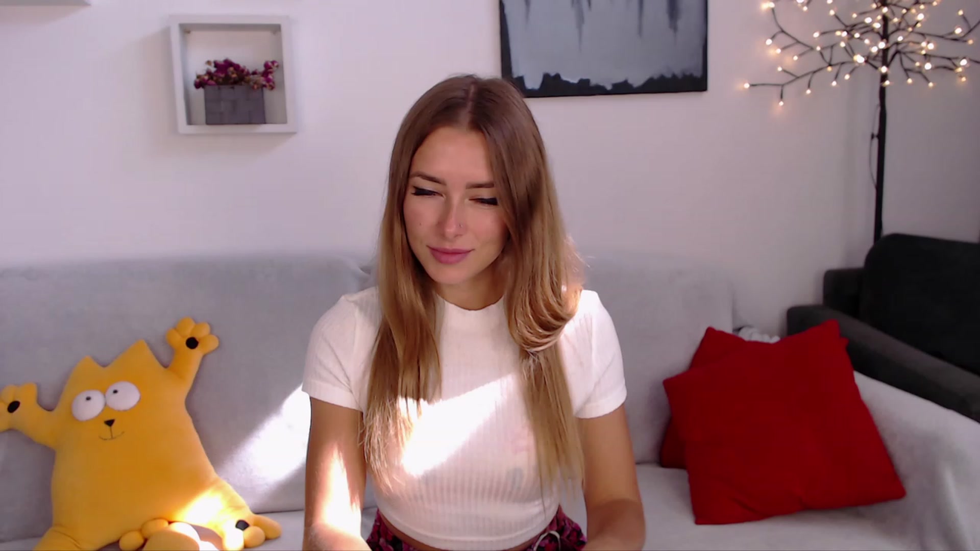 Gallery image thumbnail from SimonsWife's myfreecams stream on, 09/18/2023, 11:27 image 2 of 20
