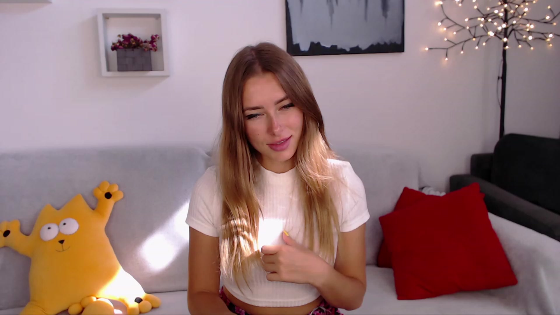 Gallery image thumbnail from SimonsWife's myfreecams stream on, 09/18/2023, 11:27 image 16 of 20