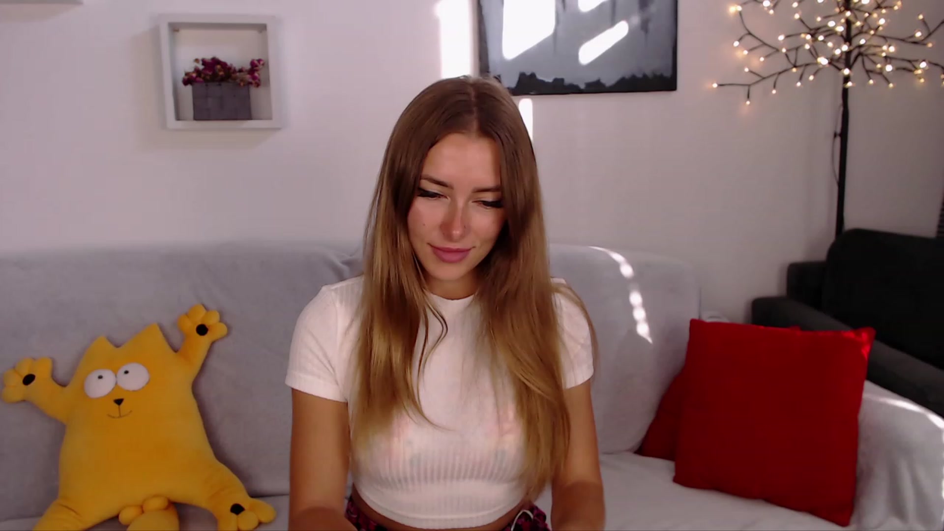 Gallery image thumbnail from SimonsWife's myfreecams stream on, 09/18/2023, 14:53 image 4 of 20