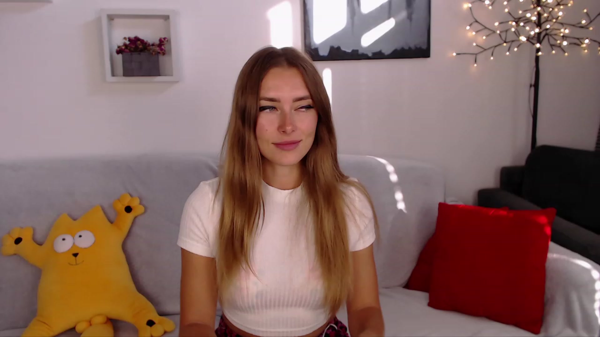 Gallery image thumbnail from SimonsWife's myfreecams stream on, 09/18/2023, 14:53 image 3 of 20