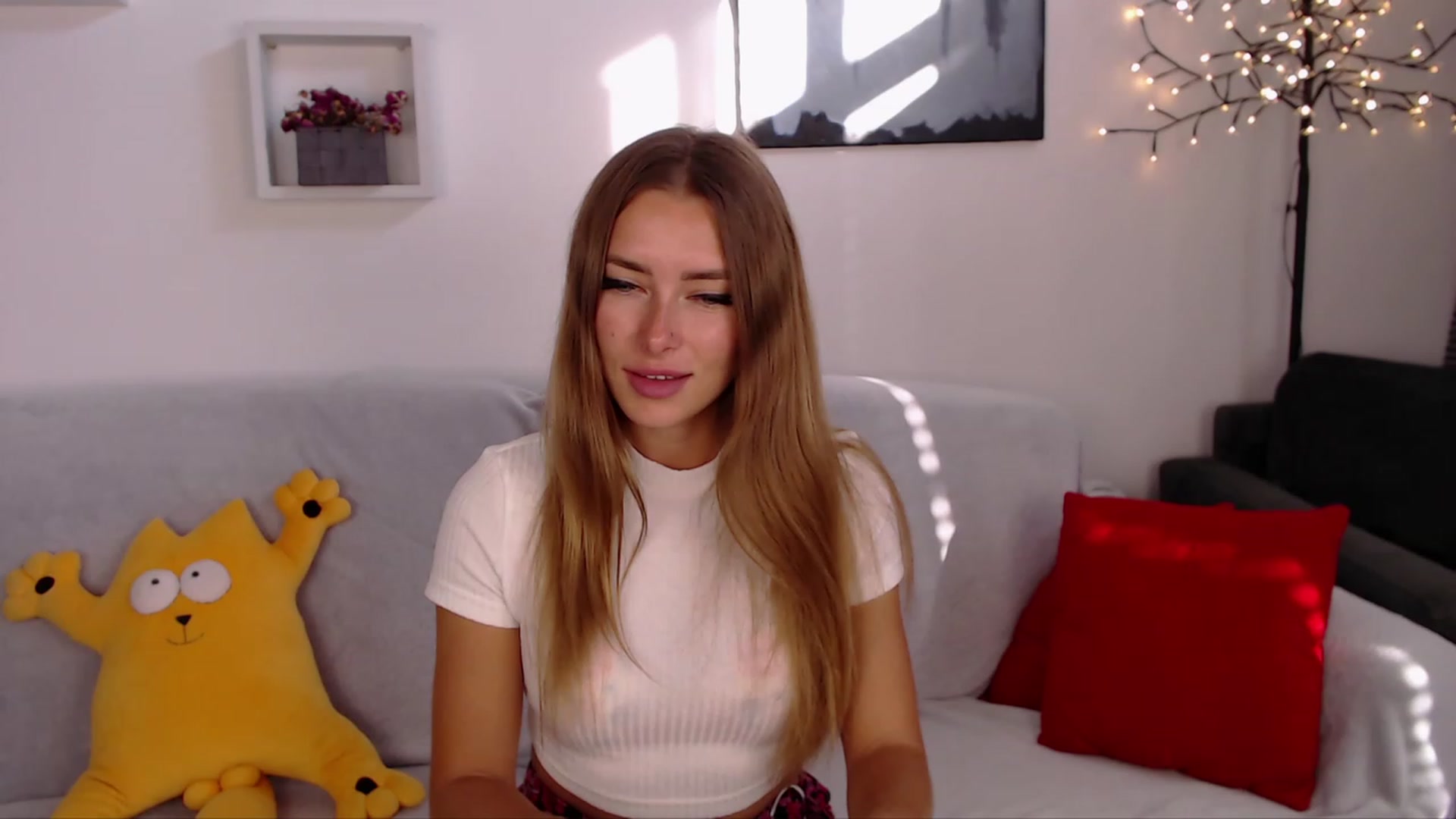 Gallery image thumbnail from SimonsWife's myfreecams stream on, 09/18/2023, 14:53 image 1 of 20