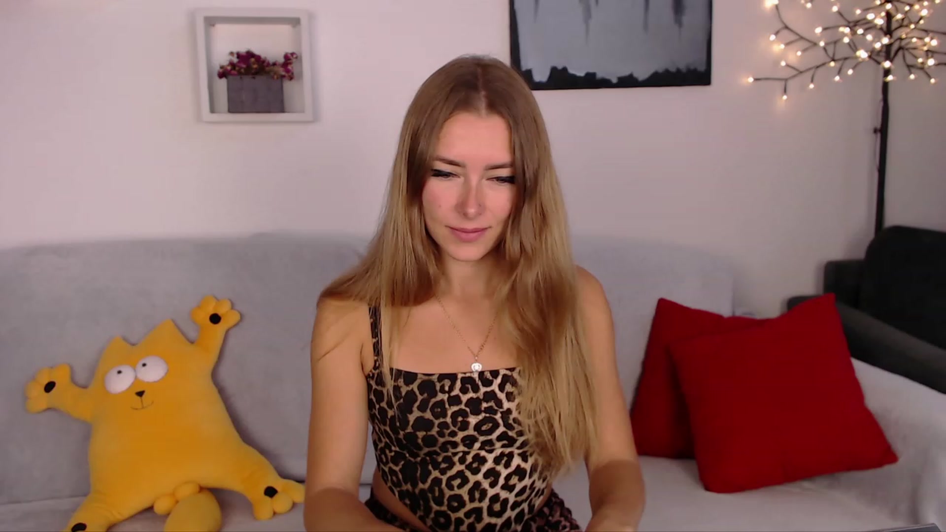 Gallery image thumbnail from SimonsWife's myfreecams stream on, 09/20/2023, 11:49 image 1 of 20
