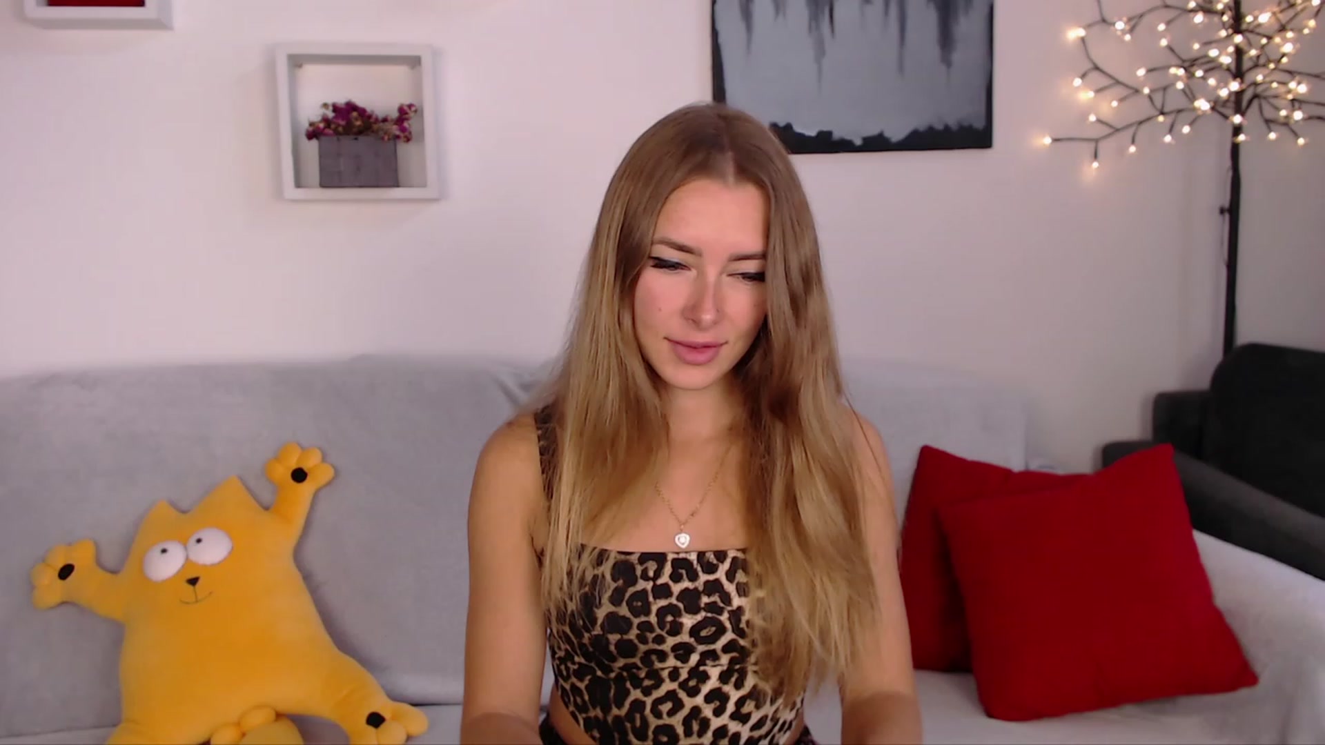 Gallery image thumbnail from SimonsWife's myfreecams stream on, 09/20/2023, 11:49 image 9 of 20