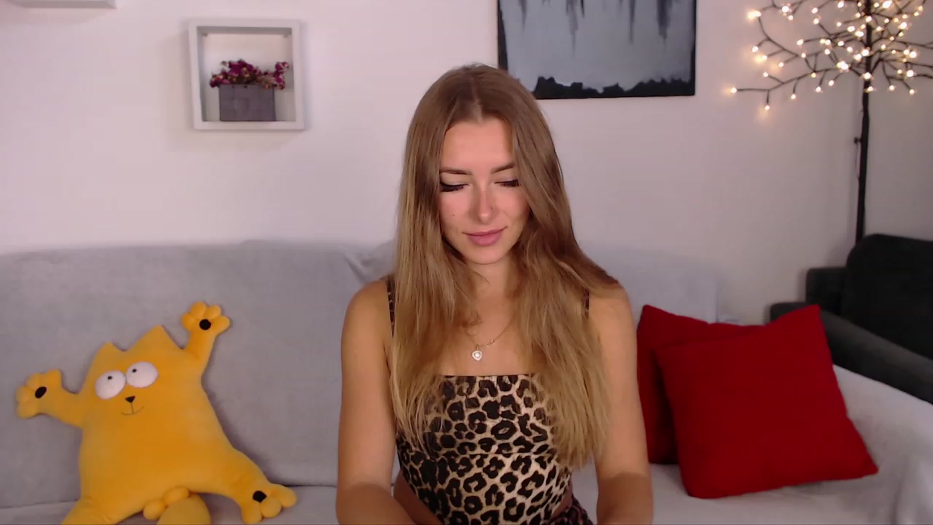 Gallery image thumbnail from SimonsWife's myfreecams stream on, 09/20/2023, 11:49 image 20 of 20