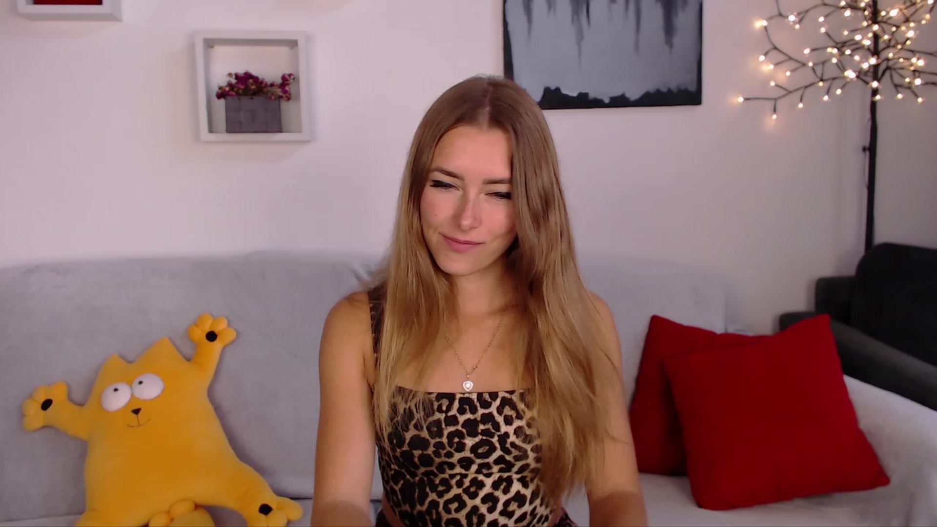 Gallery image thumbnail from SimonsWife's myfreecams stream on, 09/20/2023, 11:49 image 13 of 20
