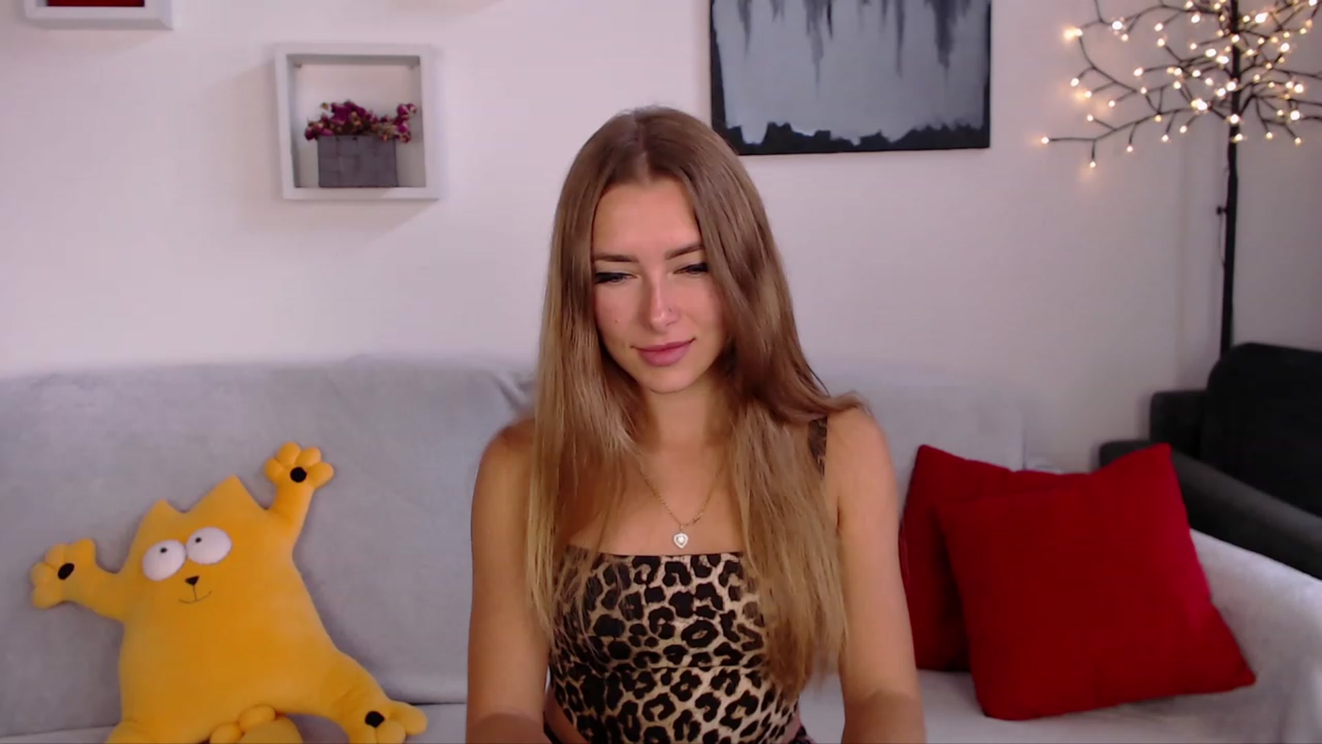 Gallery image thumbnail from SimonsWife's myfreecams stream on, 09/20/2023, 11:49 image 14 of 20