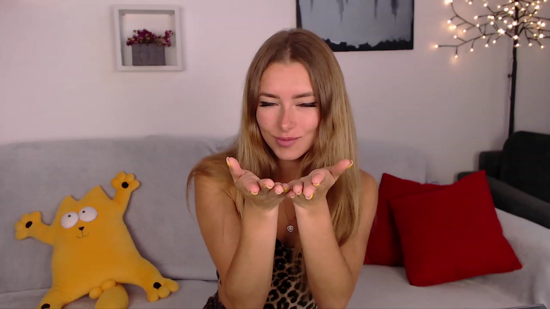 Gallery image thumbnail from SimonsWife's myfreecams stream on, 09/20/2023, 11:49 image 2 of 20