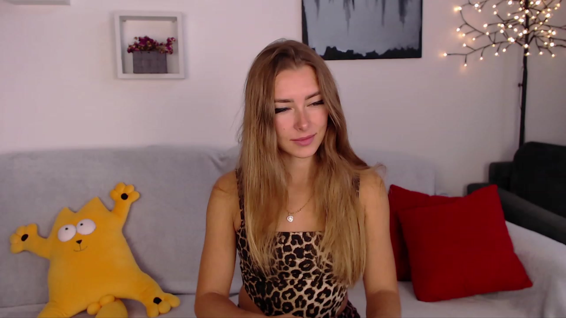 Gallery image thumbnail from SimonsWife's myfreecams stream on, 09/20/2023, 11:49 image 18 of 20