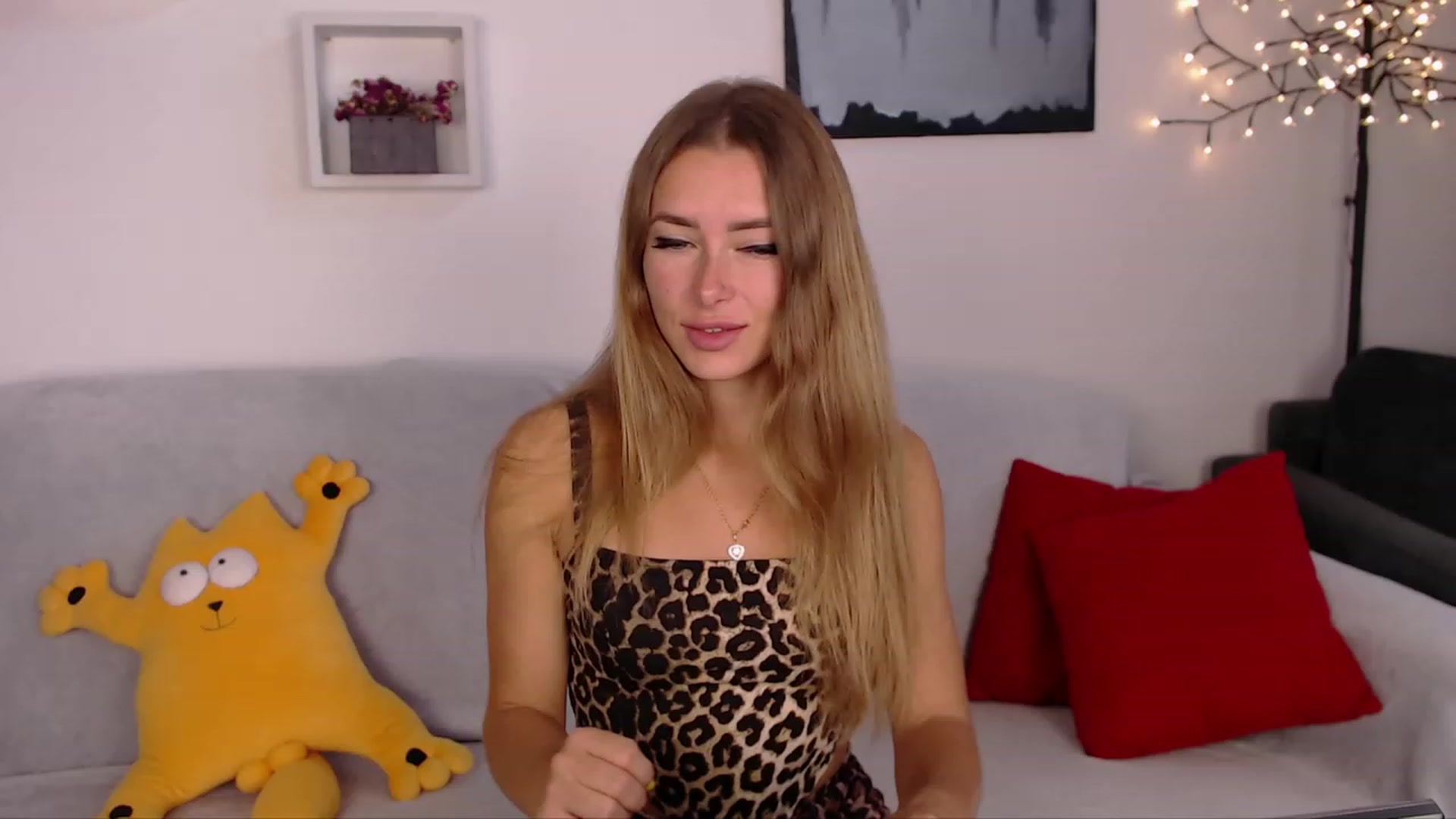 Gallery image thumbnail from SimonsWife's myfreecams stream on, 09/20/2023, 11:49 image 6 of 20