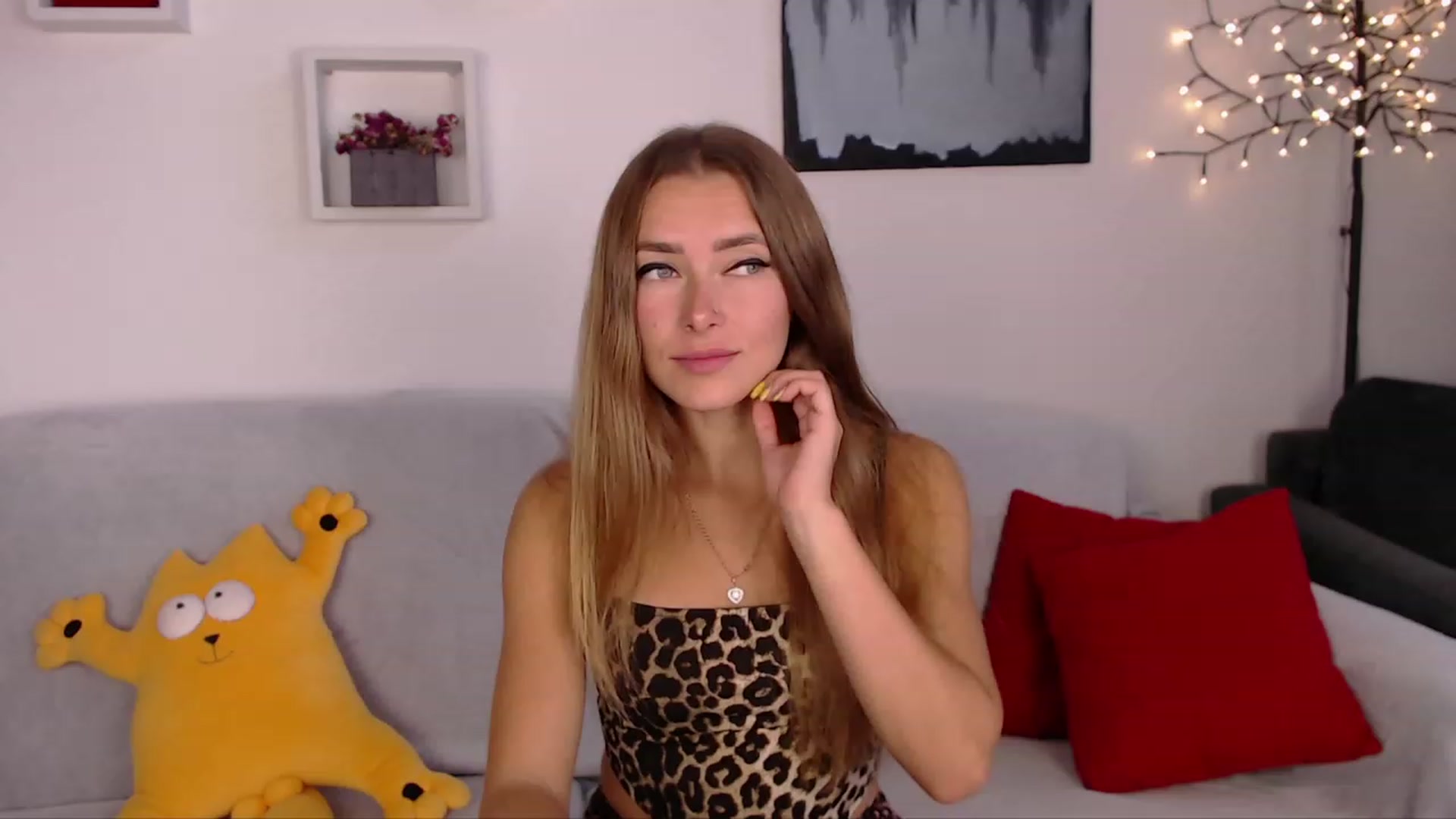 Gallery image thumbnail from SimonsWife's myfreecams stream on, 09/20/2023, 11:49 image 10 of 20