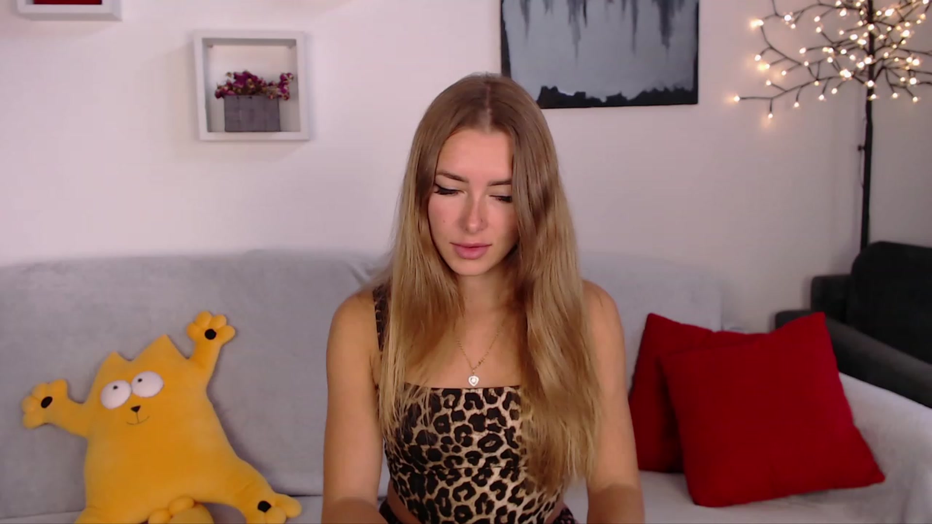 Gallery image thumbnail from SimonsWife's myfreecams stream on, 09/20/2023, 11:49 image 8 of 20