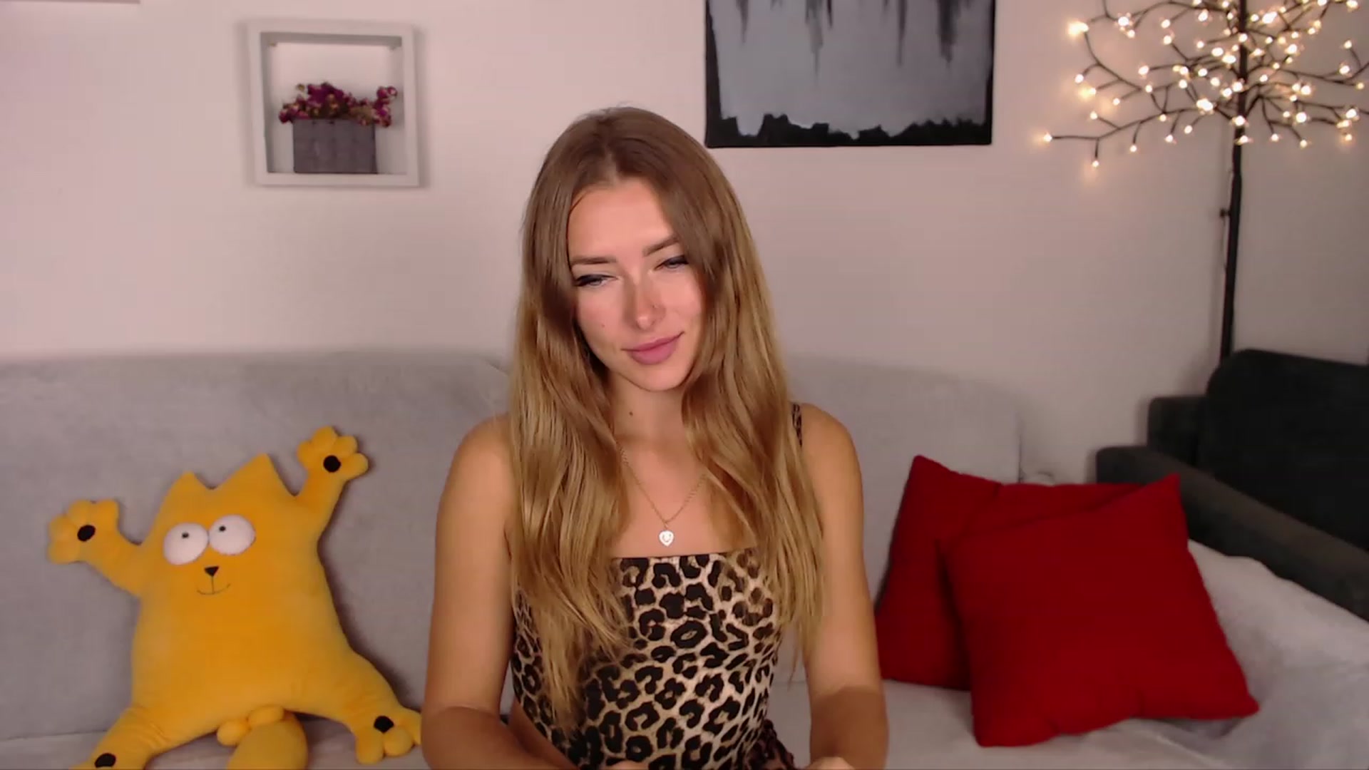 Gallery image thumbnail from SimonsWife's myfreecams stream on, 09/20/2023, 16:04 image 3 of 20