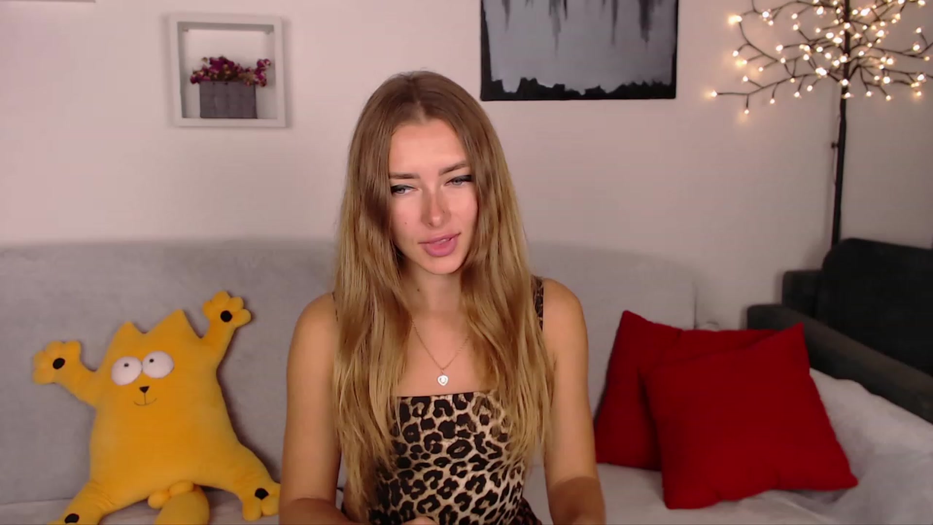 Gallery image thumbnail from SimonsWife's myfreecams stream on, 09/20/2023, 16:04 image 1 of 20