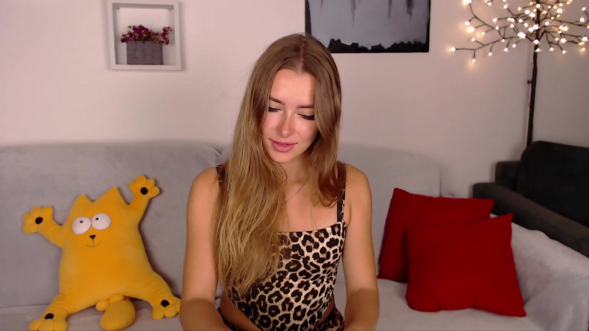 Gallery image thumbnail from SimonsWife's myfreecams stream on, 09/20/2023, 16:04 image 20 of 20