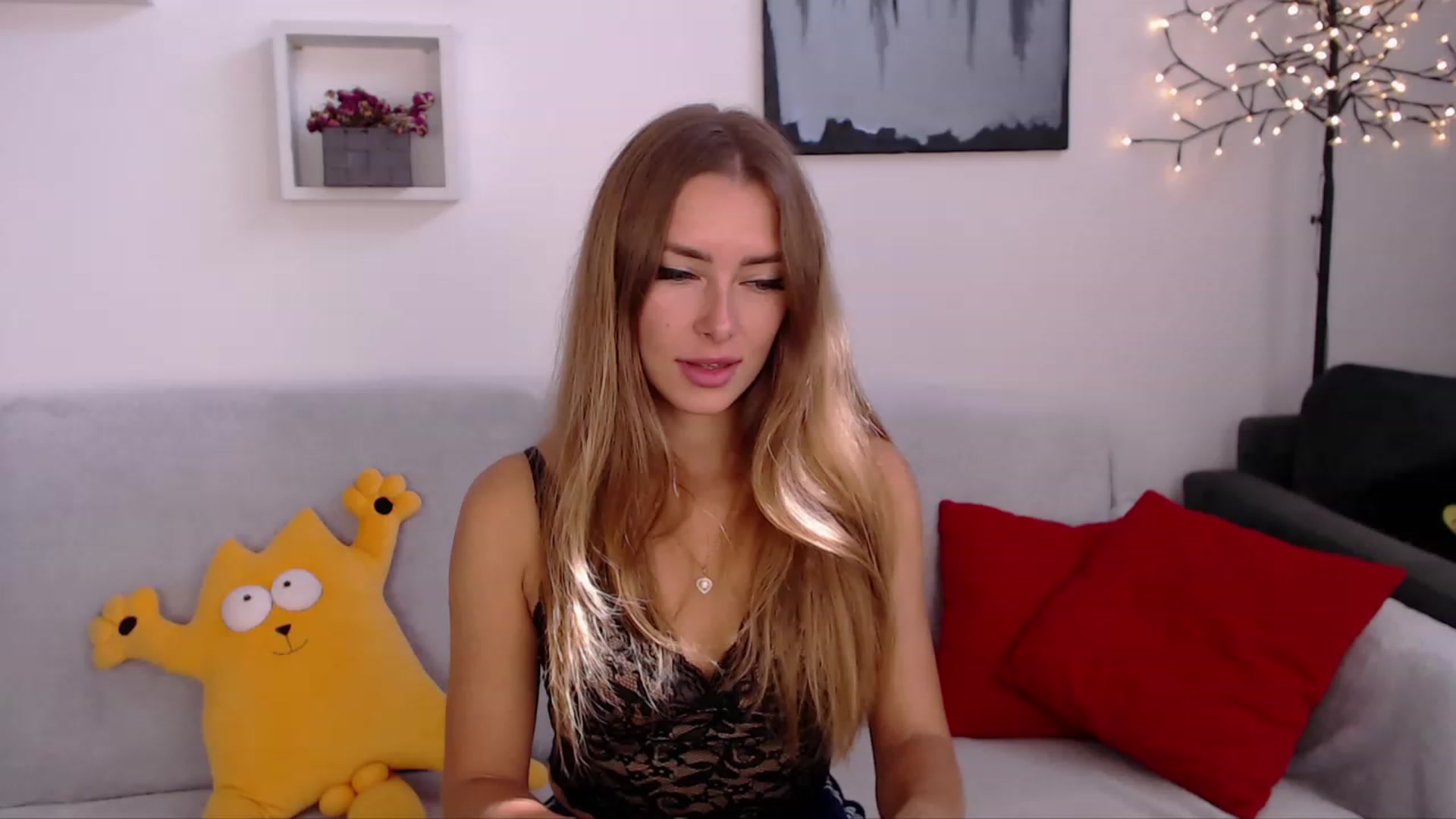 Gallery image thumbnail from SimonsWife's myfreecams stream on, 09/24/2023, 10:50 image 10 of 20