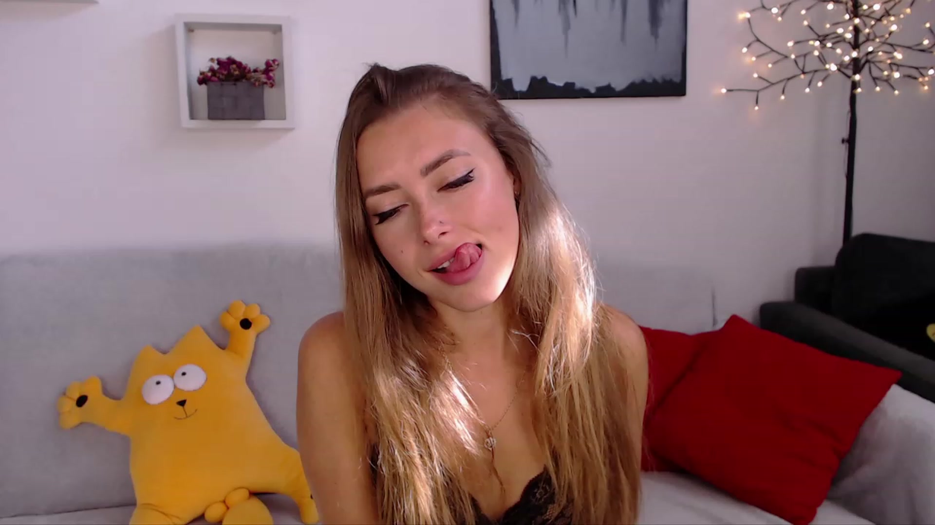 Gallery image thumbnail from SimonsWife's myfreecams stream on, 09/24/2023, 10:50 image 20 of 20