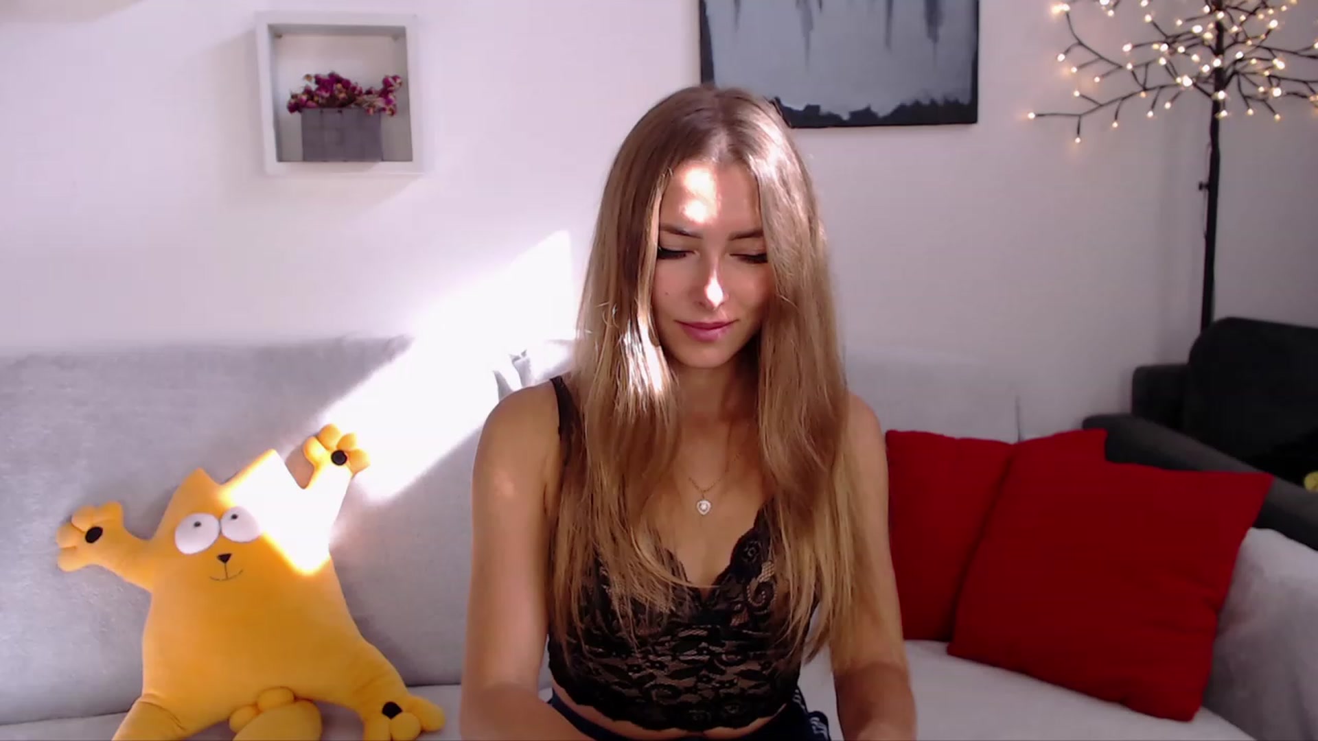 Gallery image thumbnail from SimonsWife's myfreecams stream on, 09/24/2023, 11:53 image 20 of 20