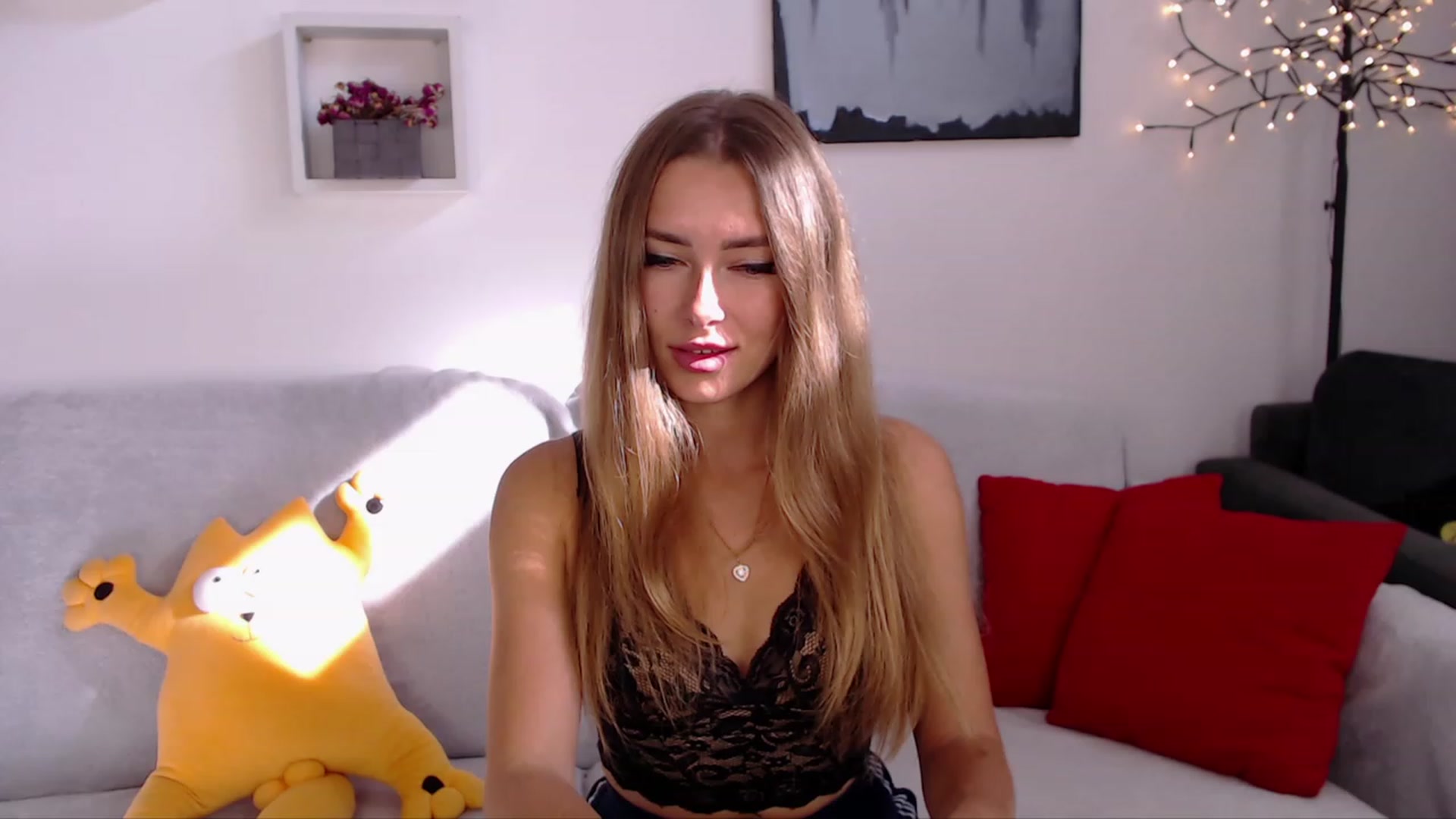 Gallery image thumbnail from SimonsWife's myfreecams stream on, 09/24/2023, 11:53 image 13 of 20