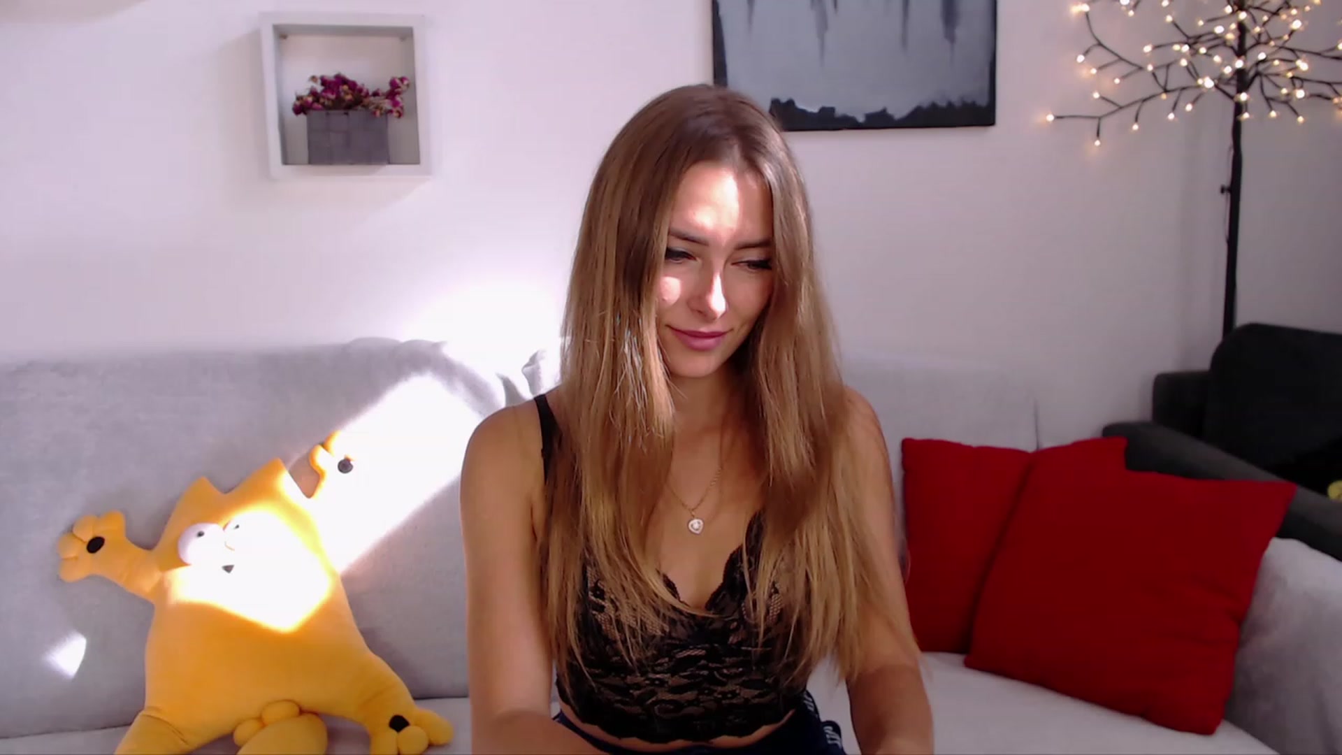 Gallery image thumbnail from SimonsWife's myfreecams stream on, 09/24/2023, 11:53 image 7 of 20