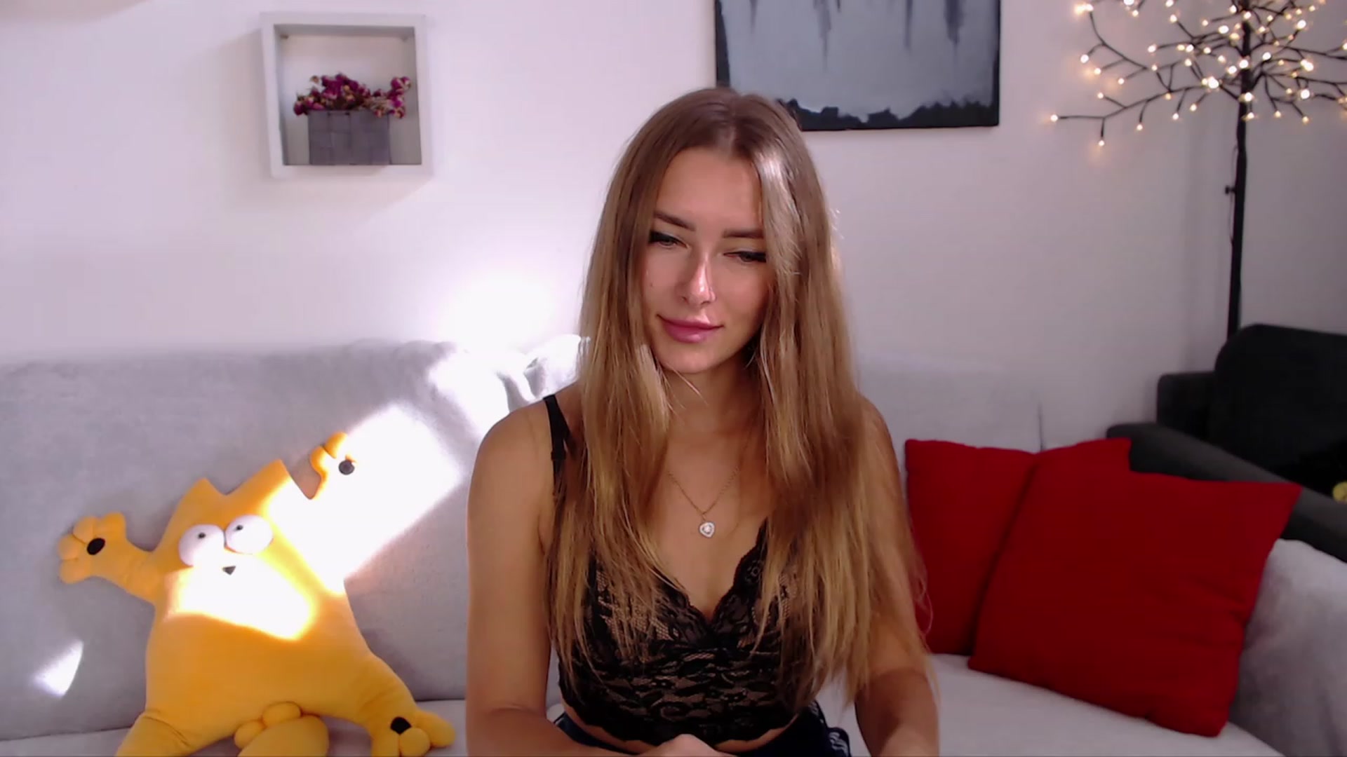 Gallery image thumbnail from SimonsWife's myfreecams stream on, 09/24/2023, 11:53 image 1 of 20