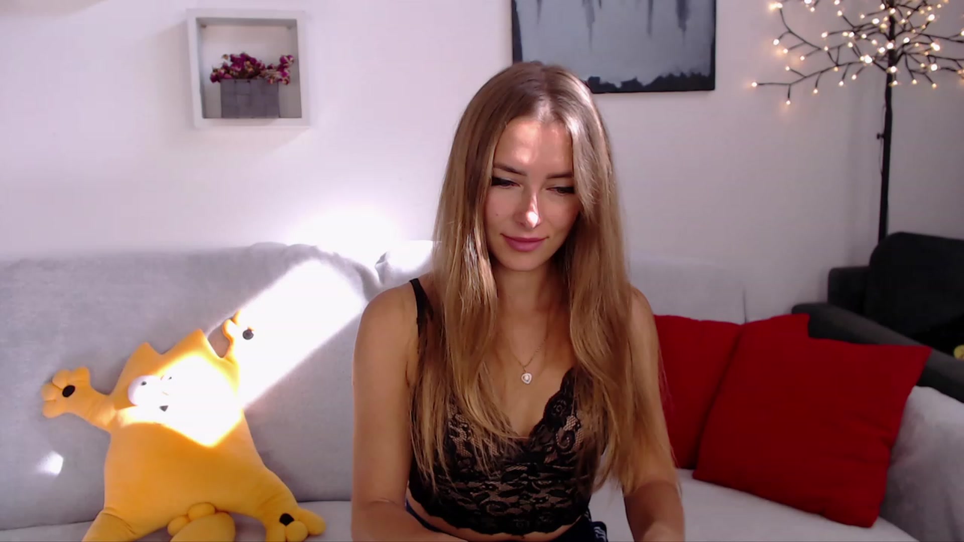 Gallery image thumbnail from SimonsWife's myfreecams stream on, 09/24/2023, 11:53 image 10 of 20