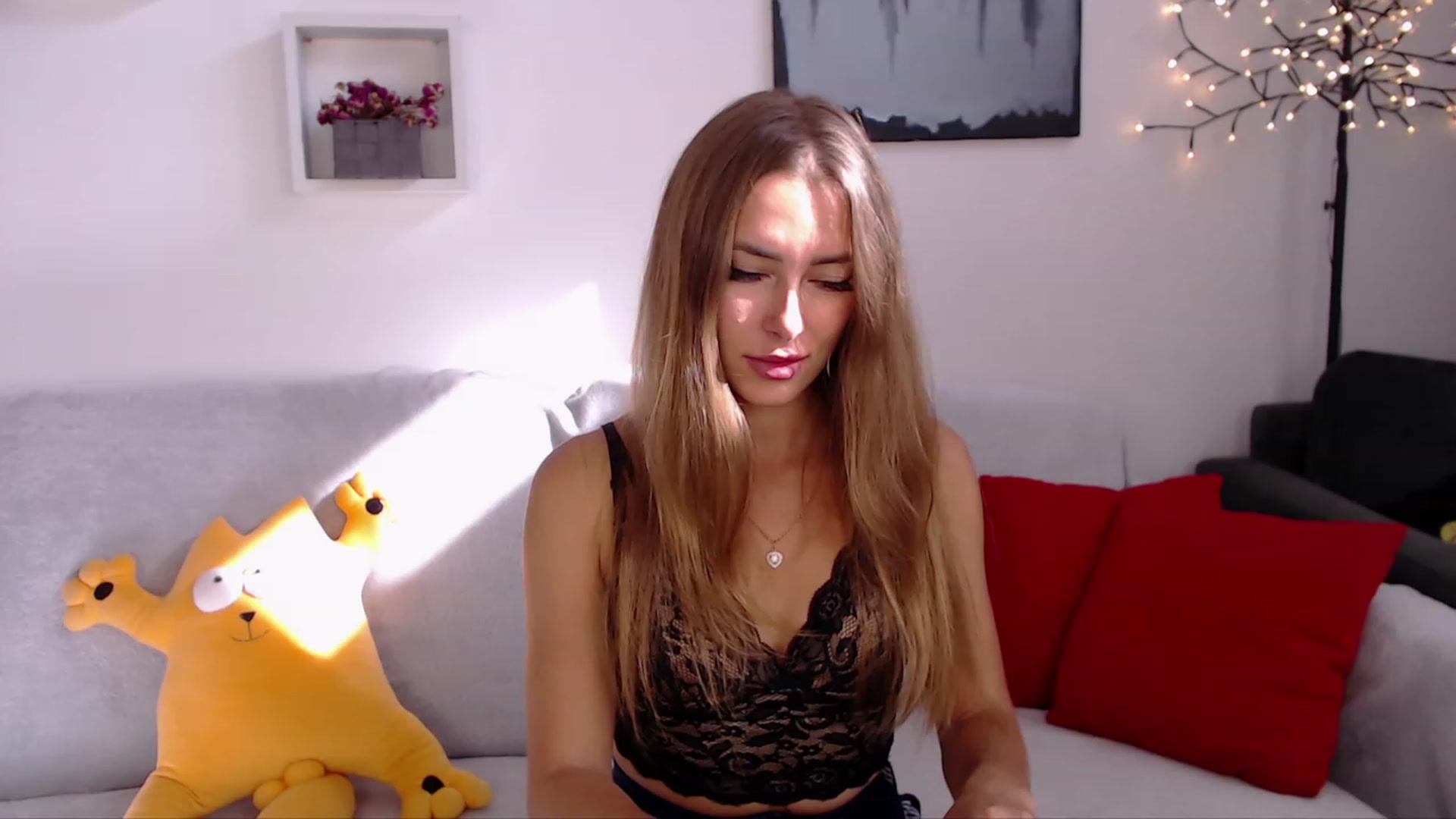 Gallery image thumbnail from SimonsWife's myfreecams stream on, 09/24/2023, 11:53 image 16 of 20