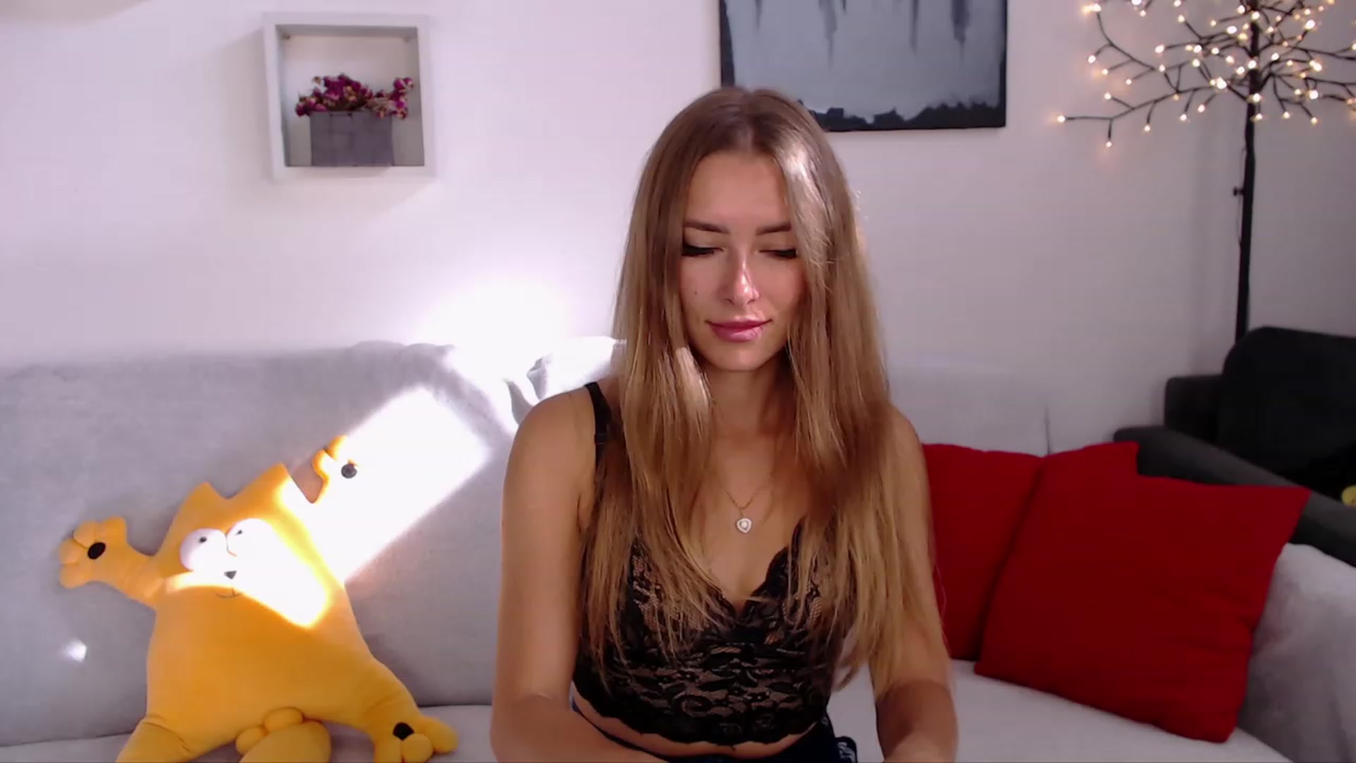 Gallery image thumbnail from SimonsWife's myfreecams stream on, 09/24/2023, 11:53 image 5 of 20