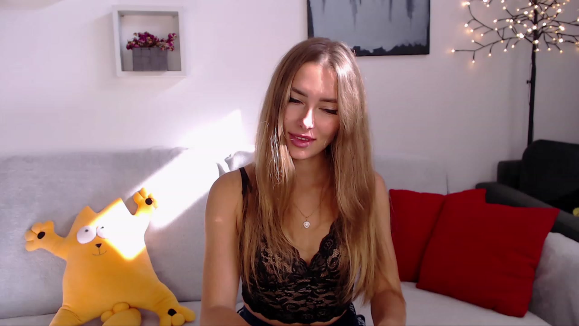 Gallery image thumbnail from SimonsWife's myfreecams stream on, 09/24/2023, 11:53 image 17 of 20