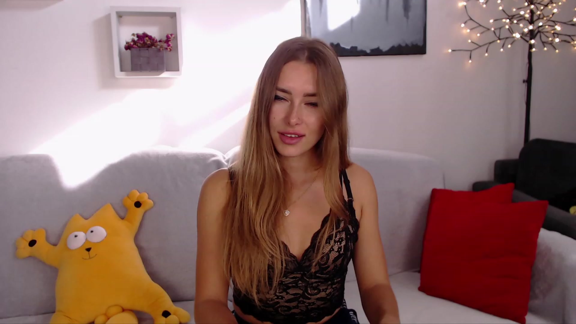 Gallery image thumbnail from SimonsWife's myfreecams stream on, 09/24/2023, 13:38 image 12 of 20