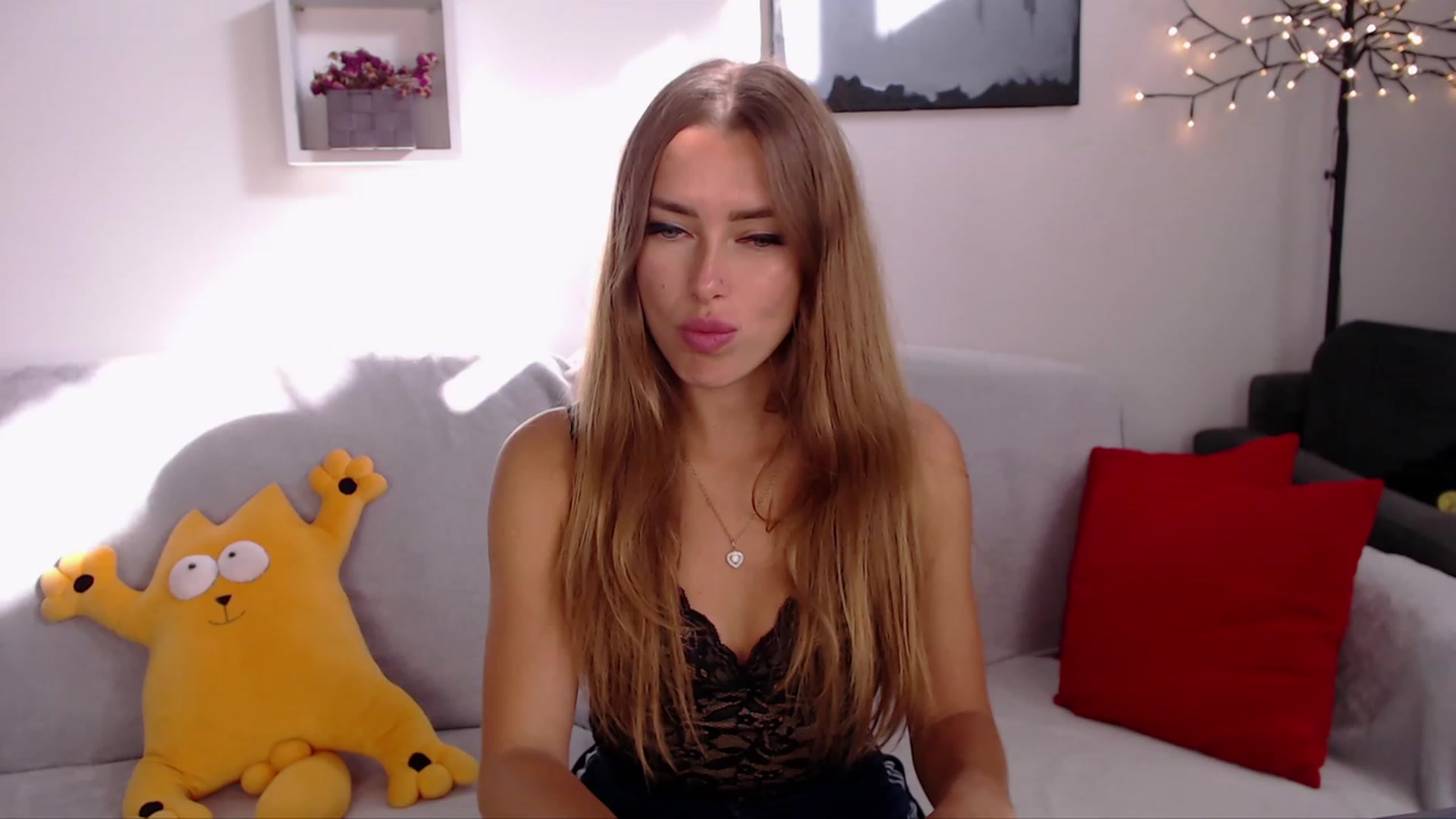 Gallery image thumbnail from SimonsWife's myfreecams stream on, 09/24/2023, 13:38 image 3 of 20