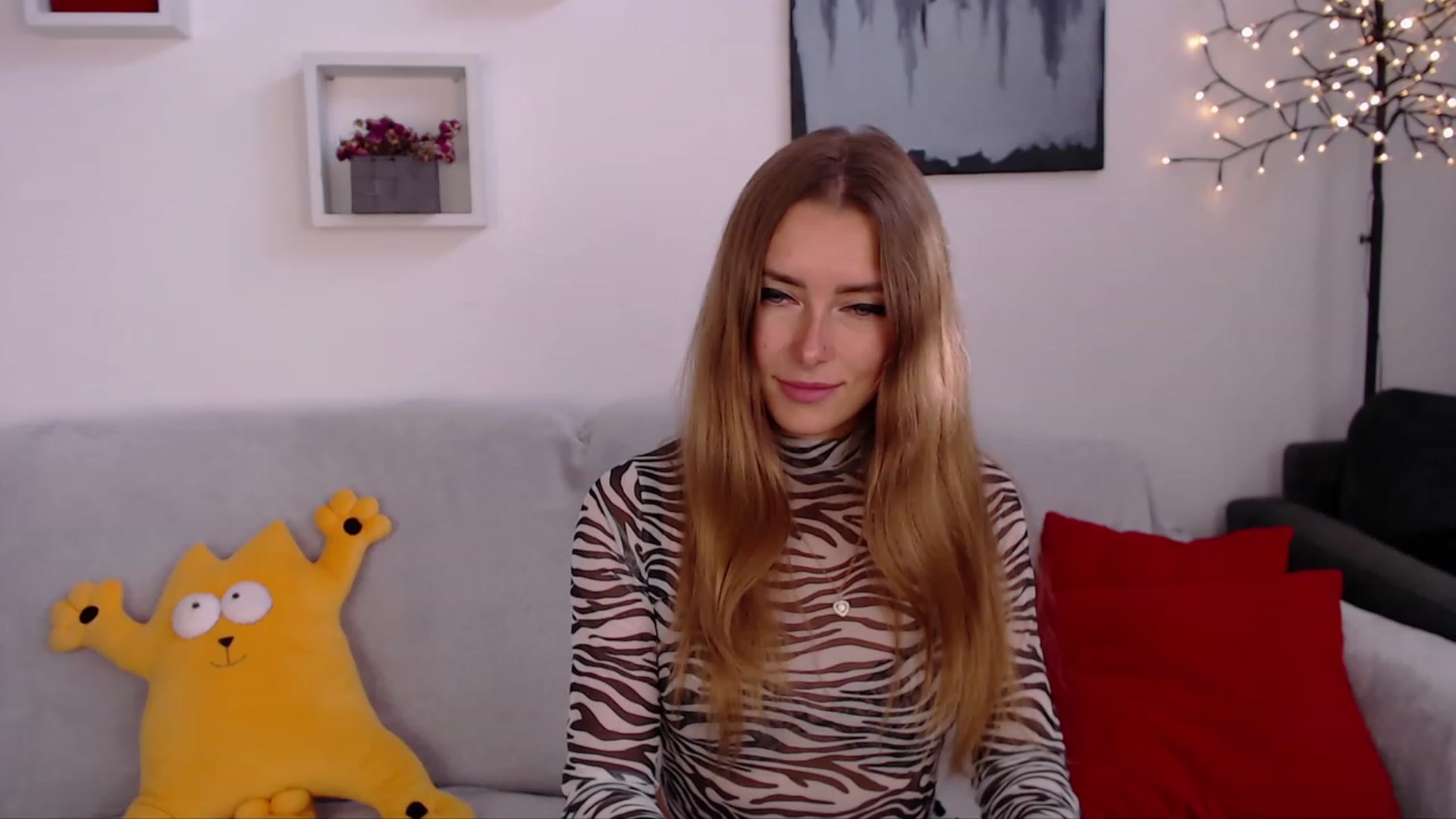 Gallery image thumbnail from SimonsWife's myfreecams stream on, 09/25/2023, 10:51 image 17 of 20