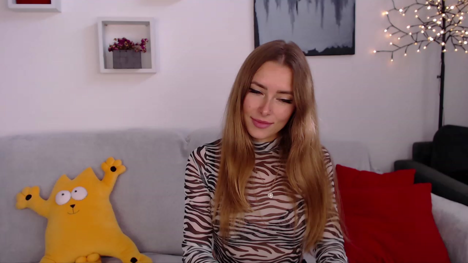 Gallery image thumbnail from SimonsWife's myfreecams stream on, 09/25/2023, 10:51 image 12 of 20