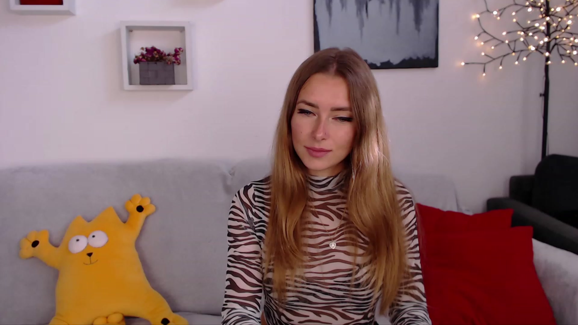 Gallery image thumbnail from SimonsWife's myfreecams stream on, 09/25/2023, 10:51 image 15 of 20