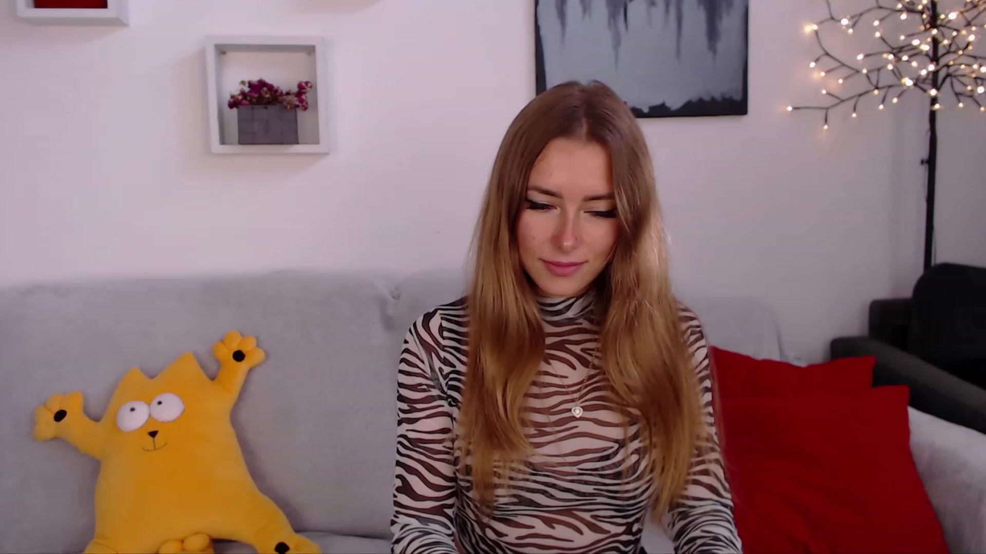 Gallery image thumbnail from SimonsWife's myfreecams stream on, 09/25/2023, 10:51 image 13 of 20