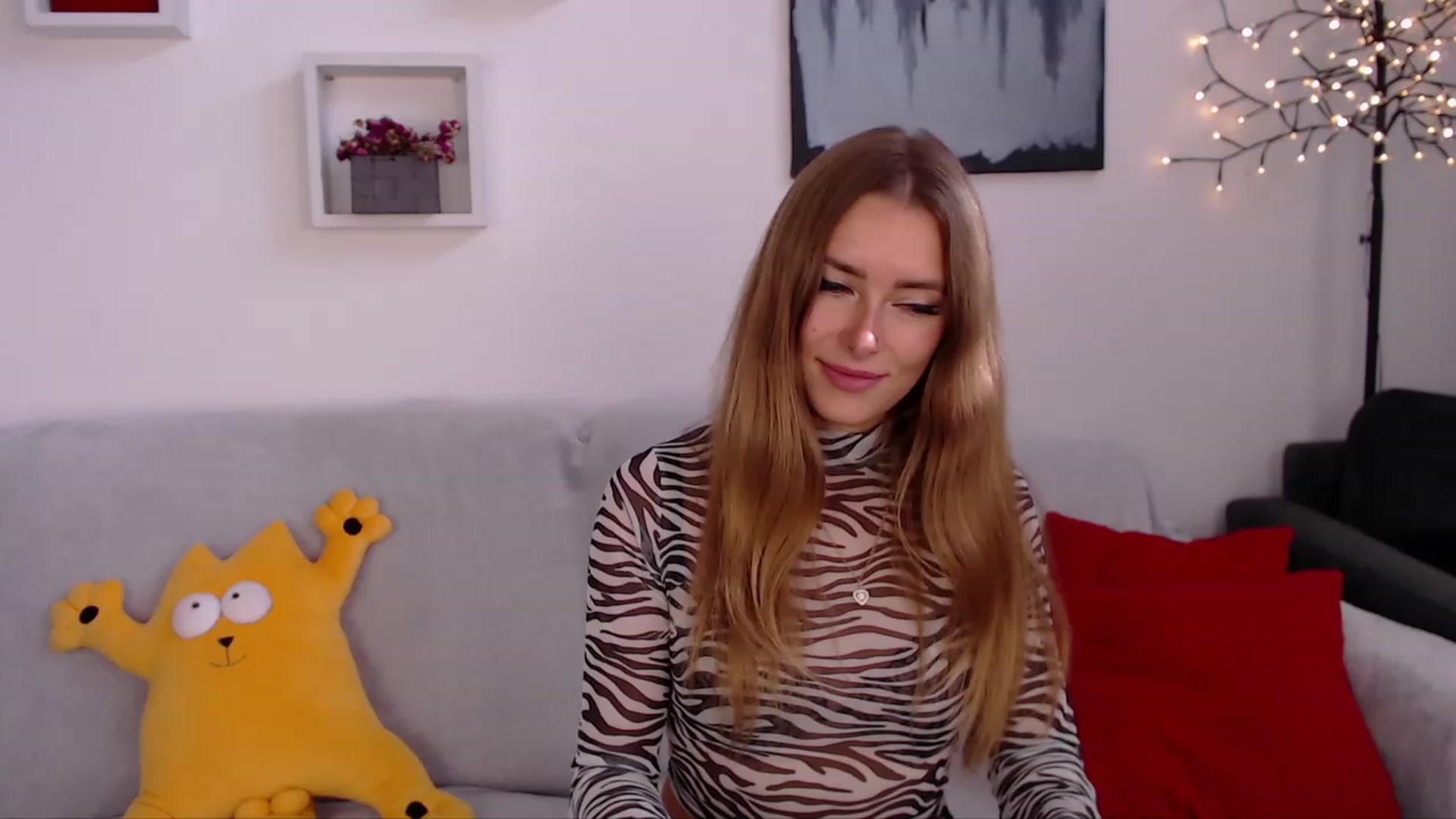 Gallery image thumbnail from SimonsWife's myfreecams stream on, 09/25/2023, 10:51 image 18 of 20