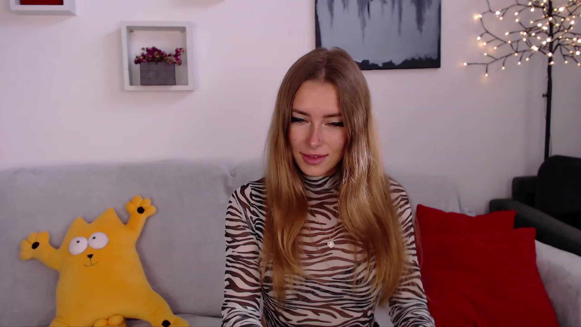 Gallery image thumbnail from SimonsWife's myfreecams stream on, 09/25/2023, 10:51 image 14 of 20