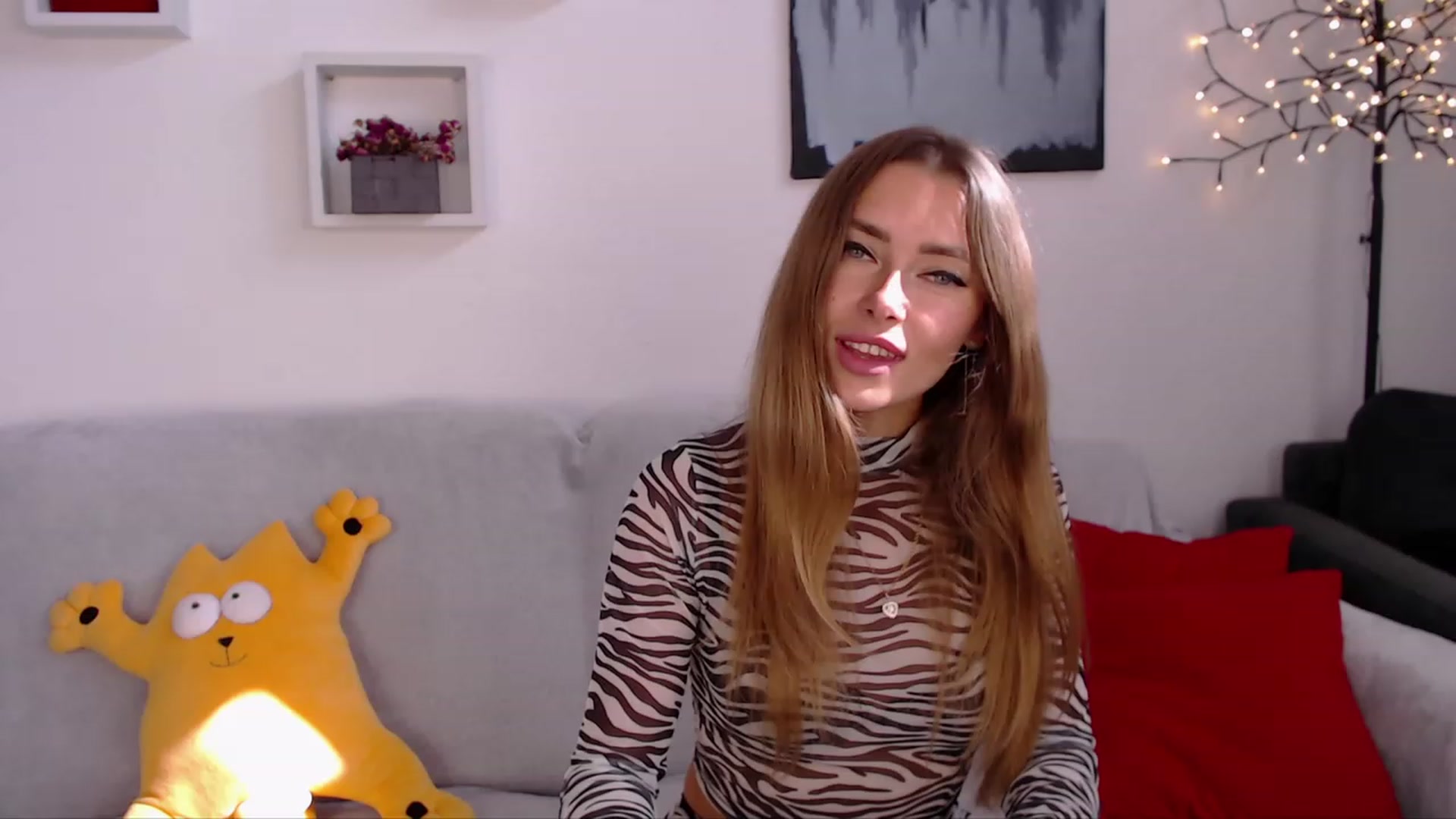Gallery image thumbnail from SimonsWife's myfreecams stream on, 09/25/2023, 11:15 image 5 of 20