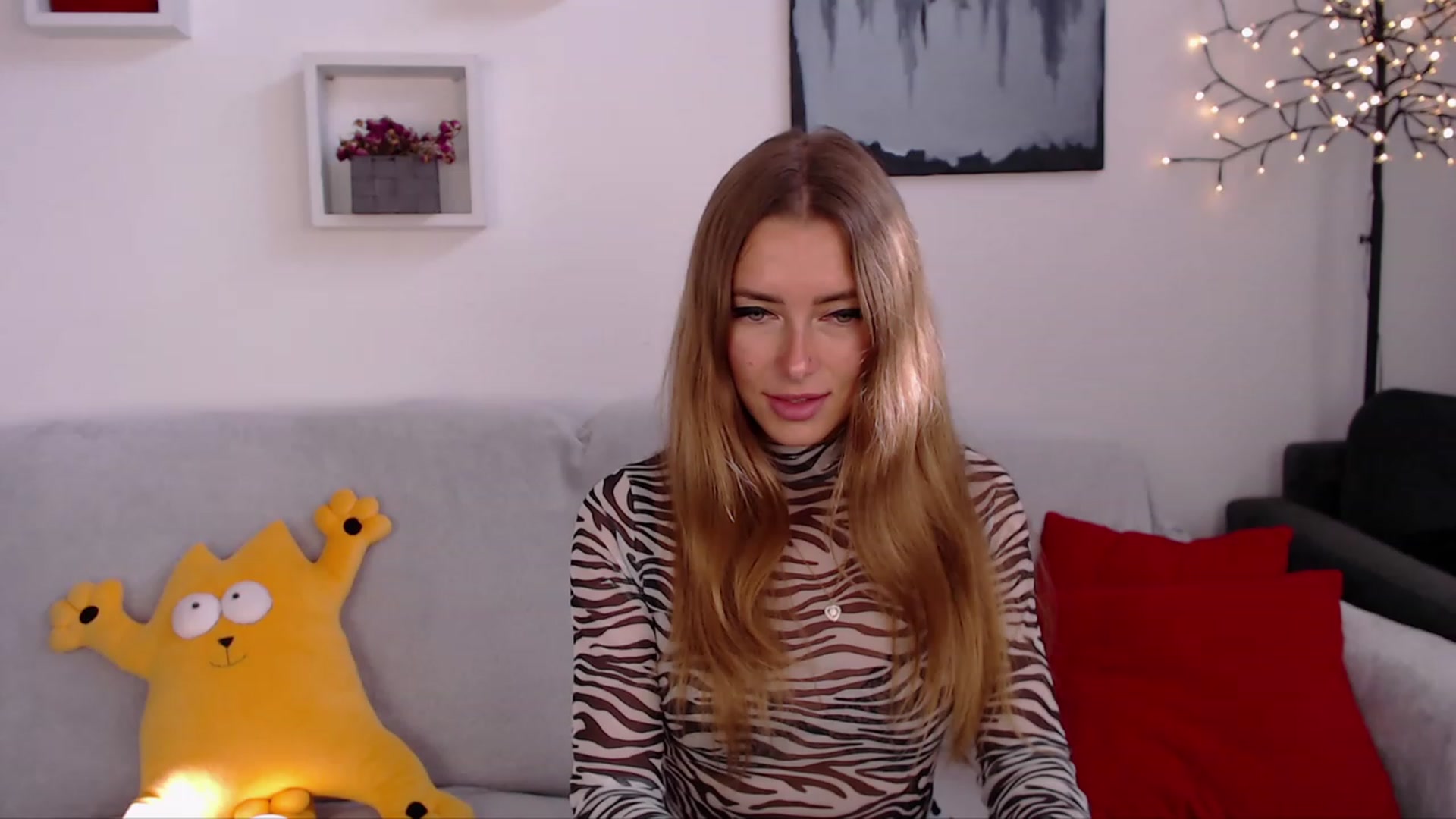 Gallery image thumbnail from SimonsWife's myfreecams stream on, 09/25/2023, 11:15 image 2 of 20