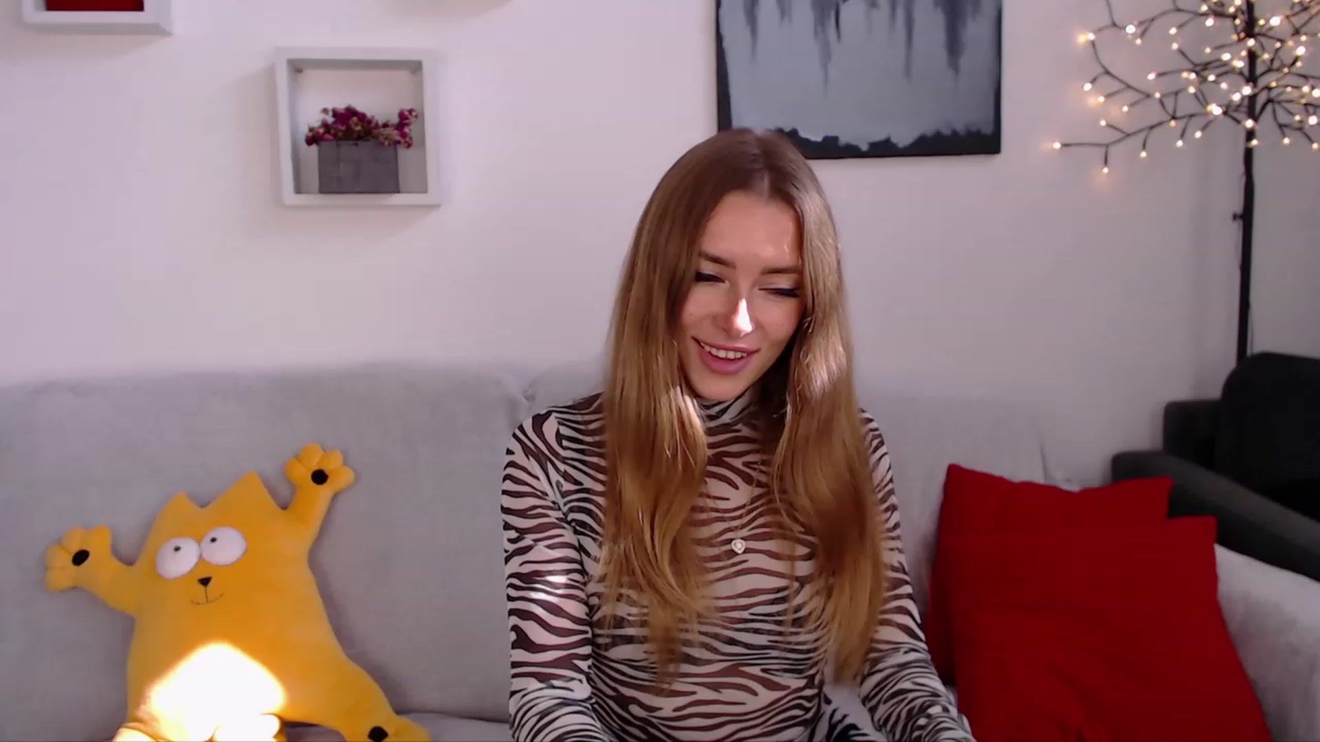 Gallery image thumbnail from SimonsWife's myfreecams stream on, 09/25/2023, 11:15 image 4 of 20