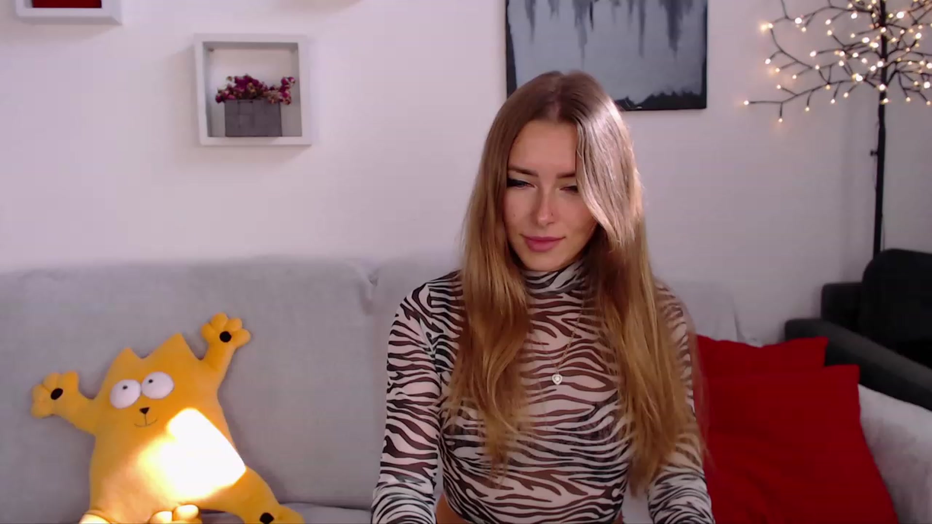 Gallery image thumbnail from SimonsWife's myfreecams stream on, 09/25/2023, 11:15 image 9 of 20