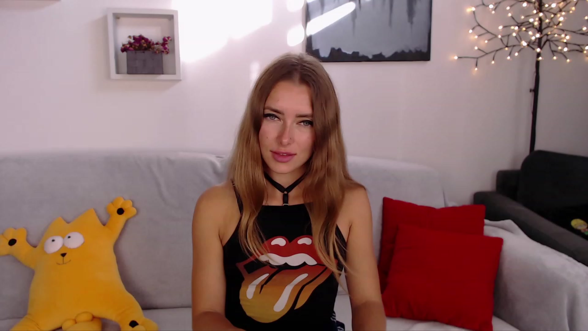 Gallery image thumbnail from SimonsWife's myfreecams stream on, 09/27/2023, 14:24 image 9 of 20