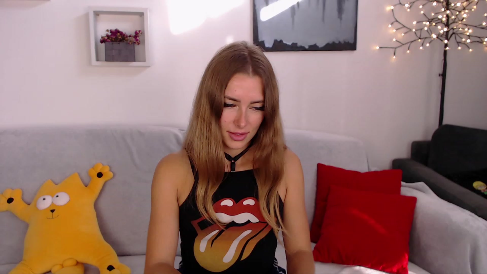 Gallery image thumbnail from SimonsWife's myfreecams stream on, 09/27/2023, 14:24 image 12 of 20